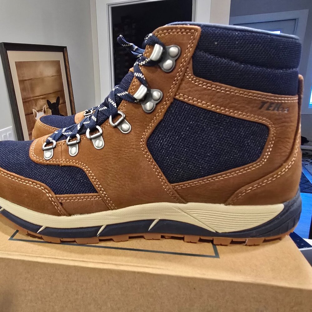 L.L. Bean Men's Mountain Classic Hiking Boots Saddle / Navy L512637 Size 10 NEW